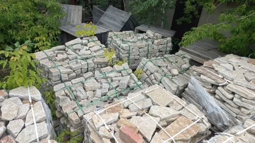 Гранитный плитняк галтованный для мощения купить в Новоуральске