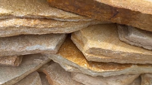 Плитняк златолит жёлтый золотистый для отмостки купить в Новоуральске