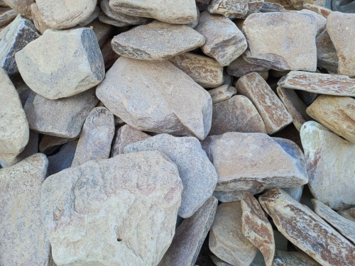 Златолит жёлтый, жёлто-зелёный глыбки и валуны для ланшафтного дизайна купить в Новоуральске