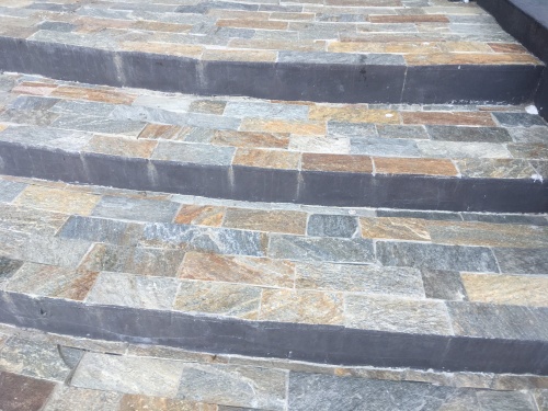 Плитка из Златолита Уральского для лестницы купить в Новоуральске