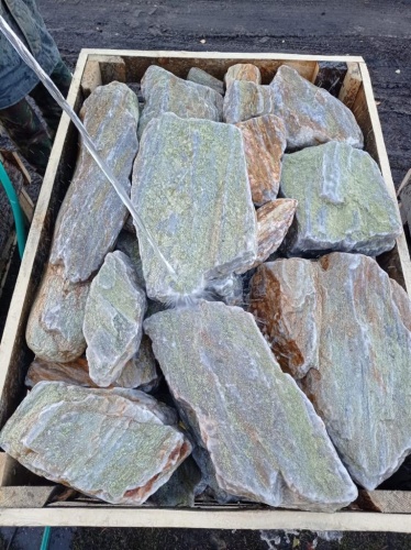 Златолит жёлтый, жёлто-зелёный глыбки и валуны для ланшафтного дизайна купить в Новоуральске