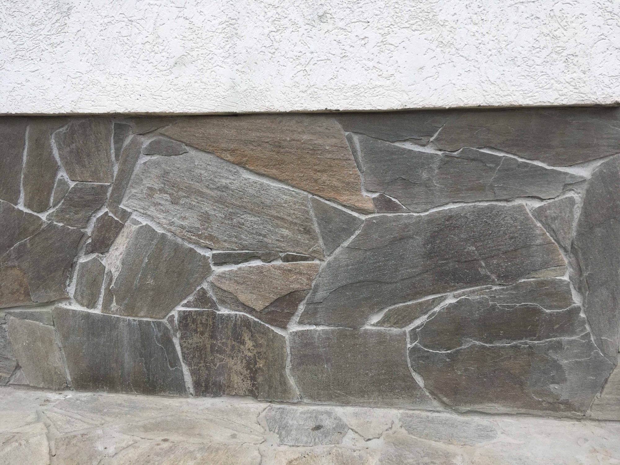 Плитняк златолит Уральский для цоколя, отмостки купить в Новоуральске