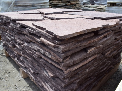 Плитняк лемезит бордовый для облицовки цоколя 20-25 мм  купить в Новоуральске