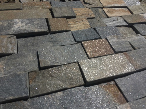 Плитка пилёная златолит Уральский для цоколя, отмостки купить в Новоуральске