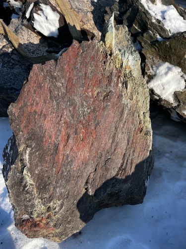 Ландшафтные глыбы красно-фиолетовые 200-1000 килограмм купить в Новоуральске