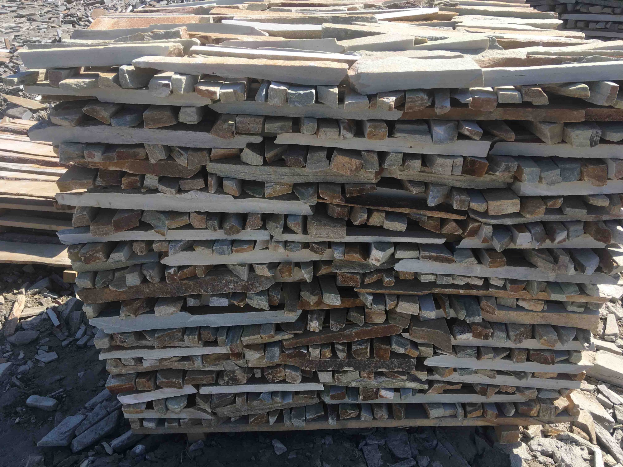 Горбушка златолит золотистый для облицовки купить в Новоуральске