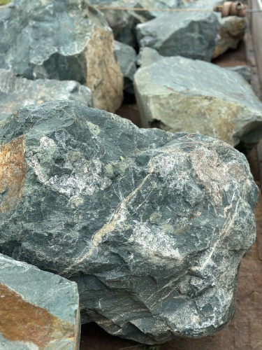 Камни для ландшафтного дизайна зелёные 10-60 килограмм купить в Новоуральске