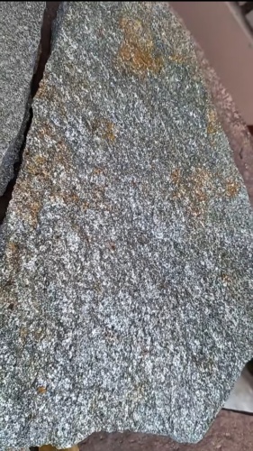 Плитняк златолит серебристый для цоколя, отмостки купить в Новоуральске