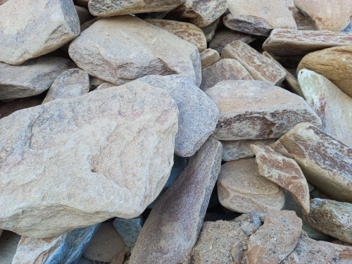 Златолит жёлтый, жёлто-зелёный глыбки и валуны для ланшафтного дизайна купить в Новоуральске