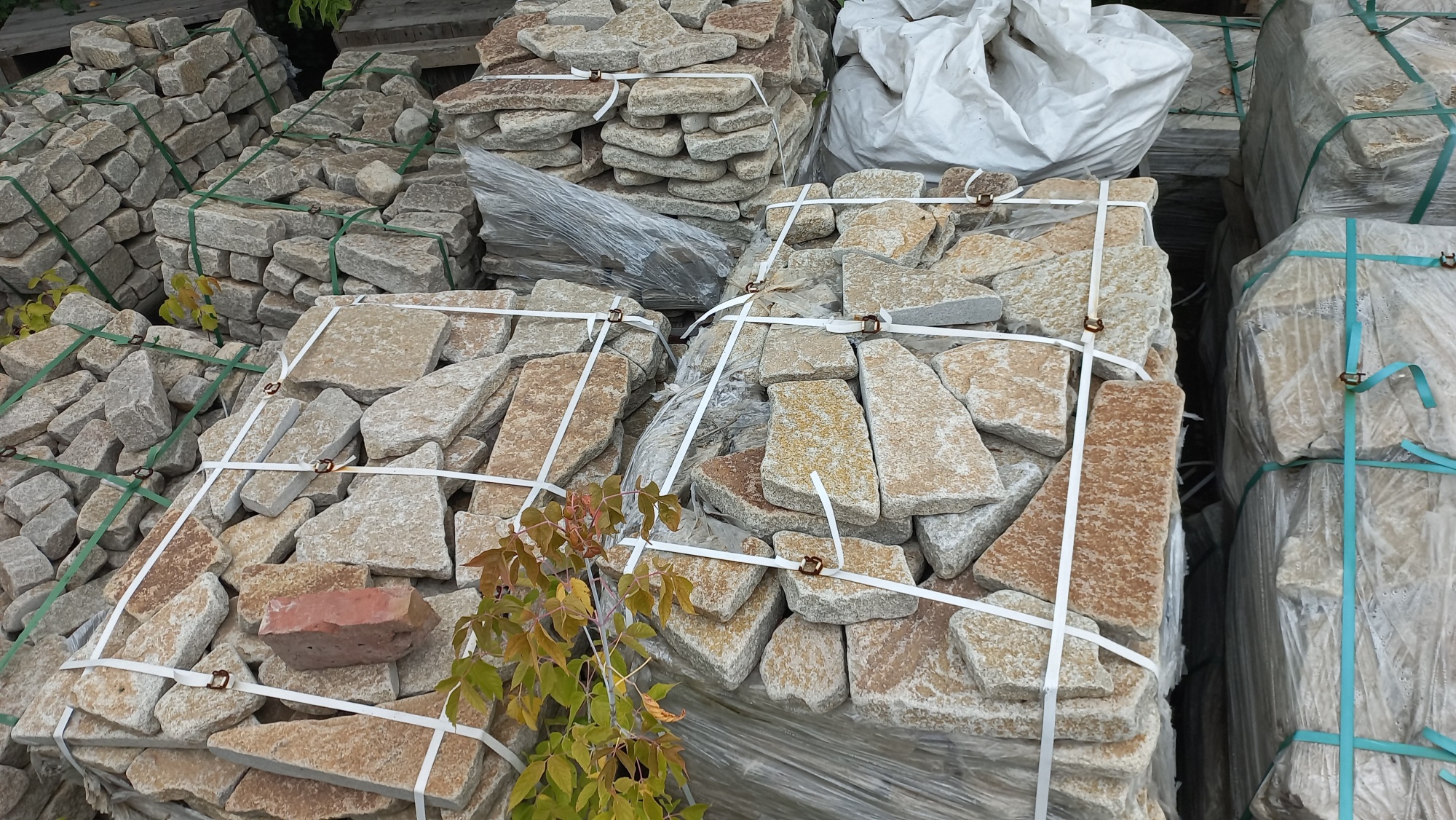 Плитняк гранитный галтованный купить в Новоуральске