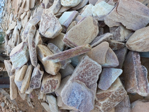 Златолит жёлтый, жёлто-зелёный глыбки и валуны для ланшафтного дизайна купить в Новоуральске