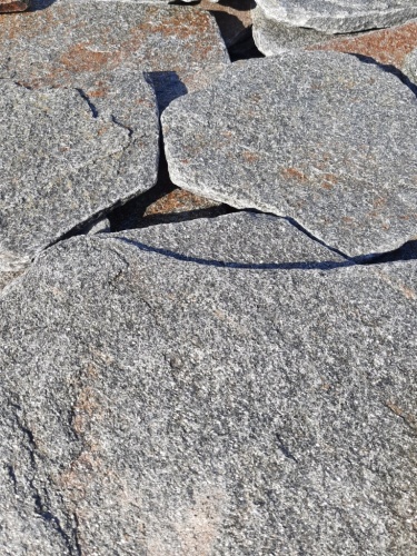 Златолит серебристый галтованный для лестниц купить в Новоуральске