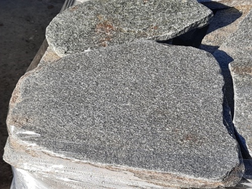 Златолит серебристый галтованный для лестниц купить в Новоуральске