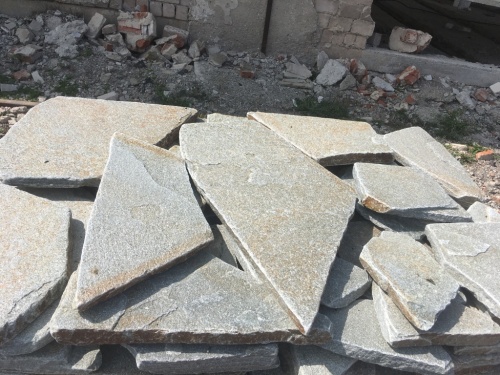 Златолит серебристый галтованный для лестниц купить в Новоуральске